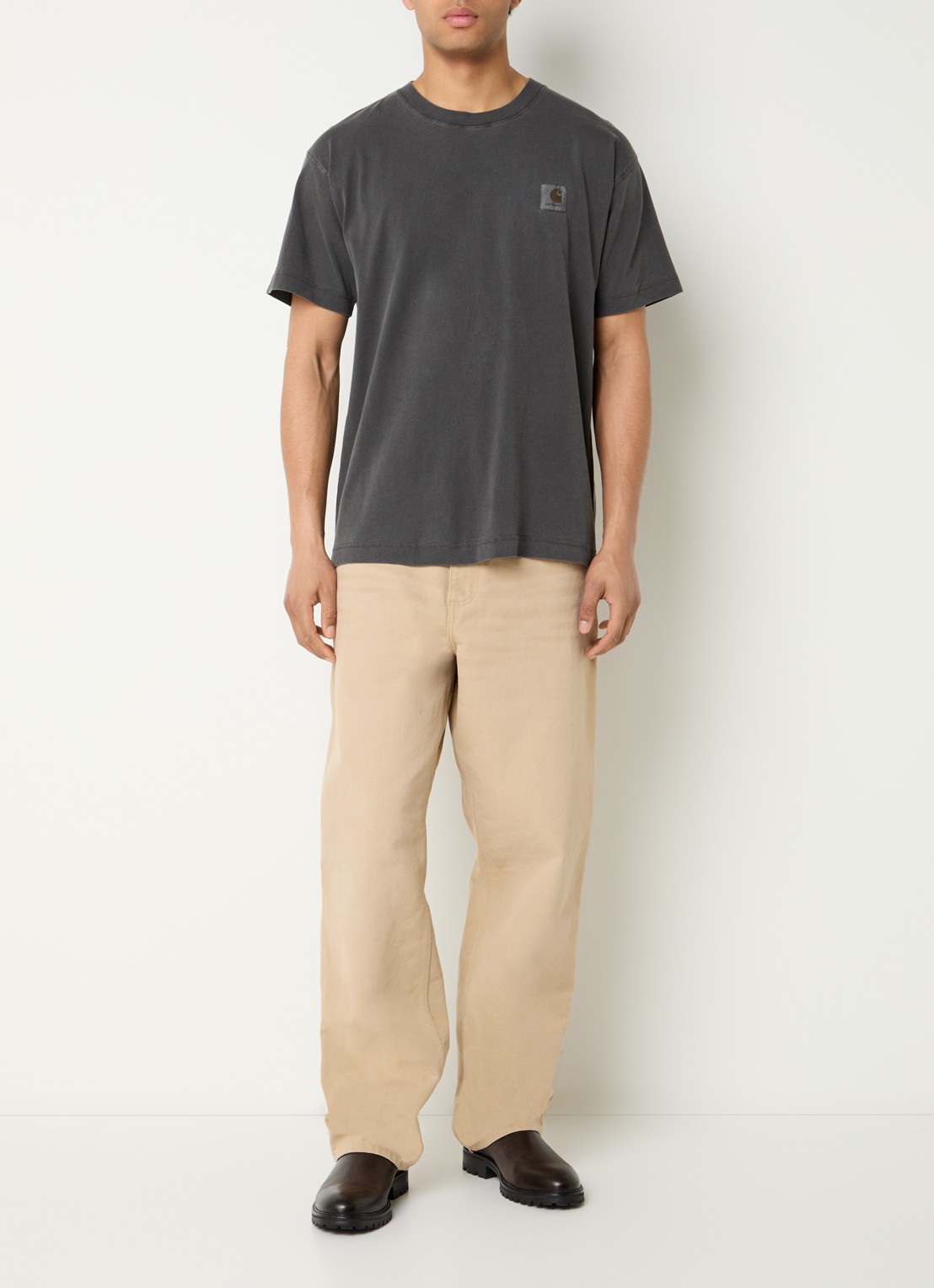 Carhartt WIP Nelson T-shirt met logo - voorkant 2 zwart