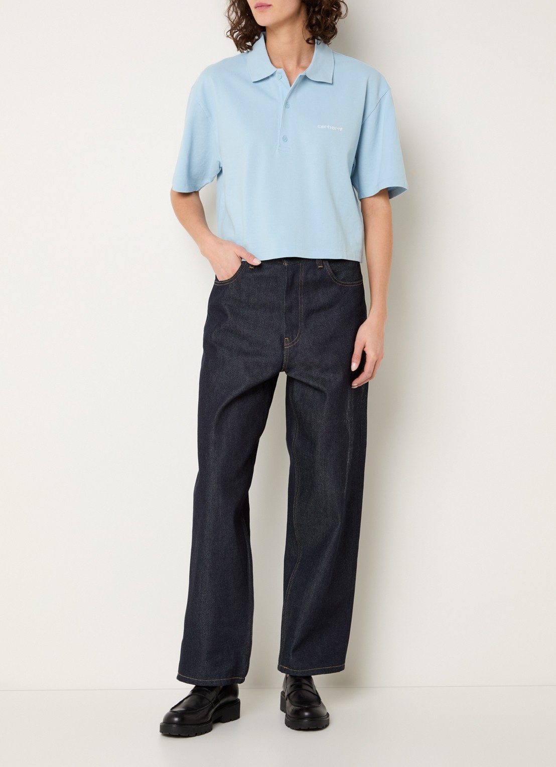 Carhartt WIP Polo met logo - voorkant 3 lichtblauw