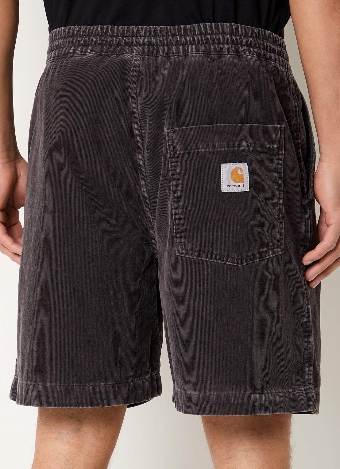 Carhartt WIP Reynold straight fit korte broek van corduroy - achterkant antraciet