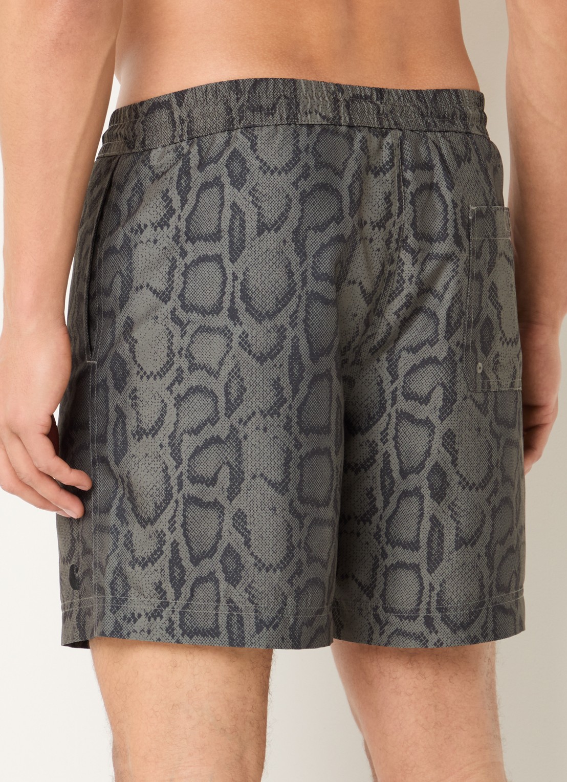 Carhartt WIP Slater zwemshorts met slangenprint - achterkant 3 bronsgroen