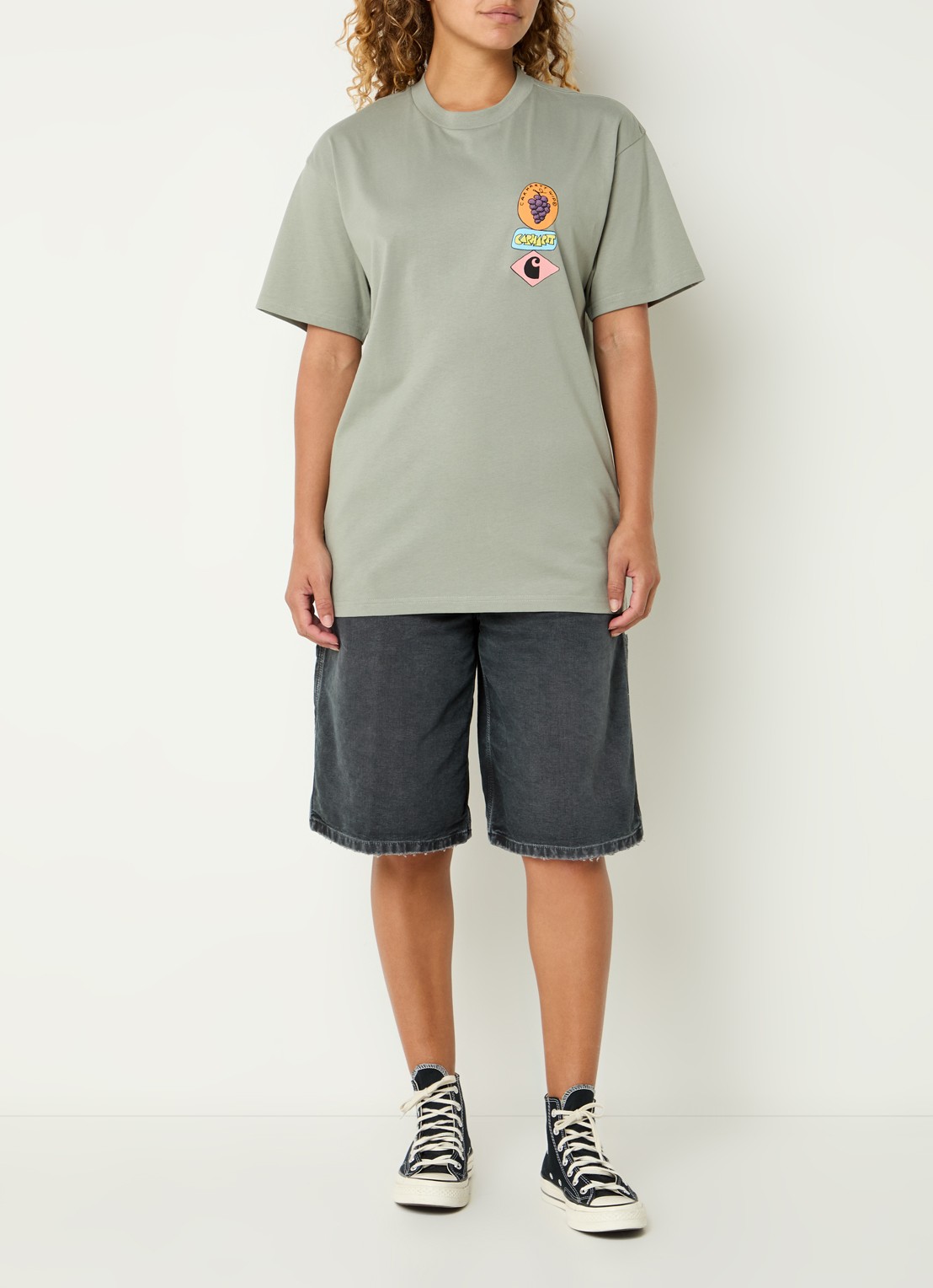 Carhartt WIP Stacked Grapes T-shirt met logo- en backprint  - voorkant 4 olijfgroen