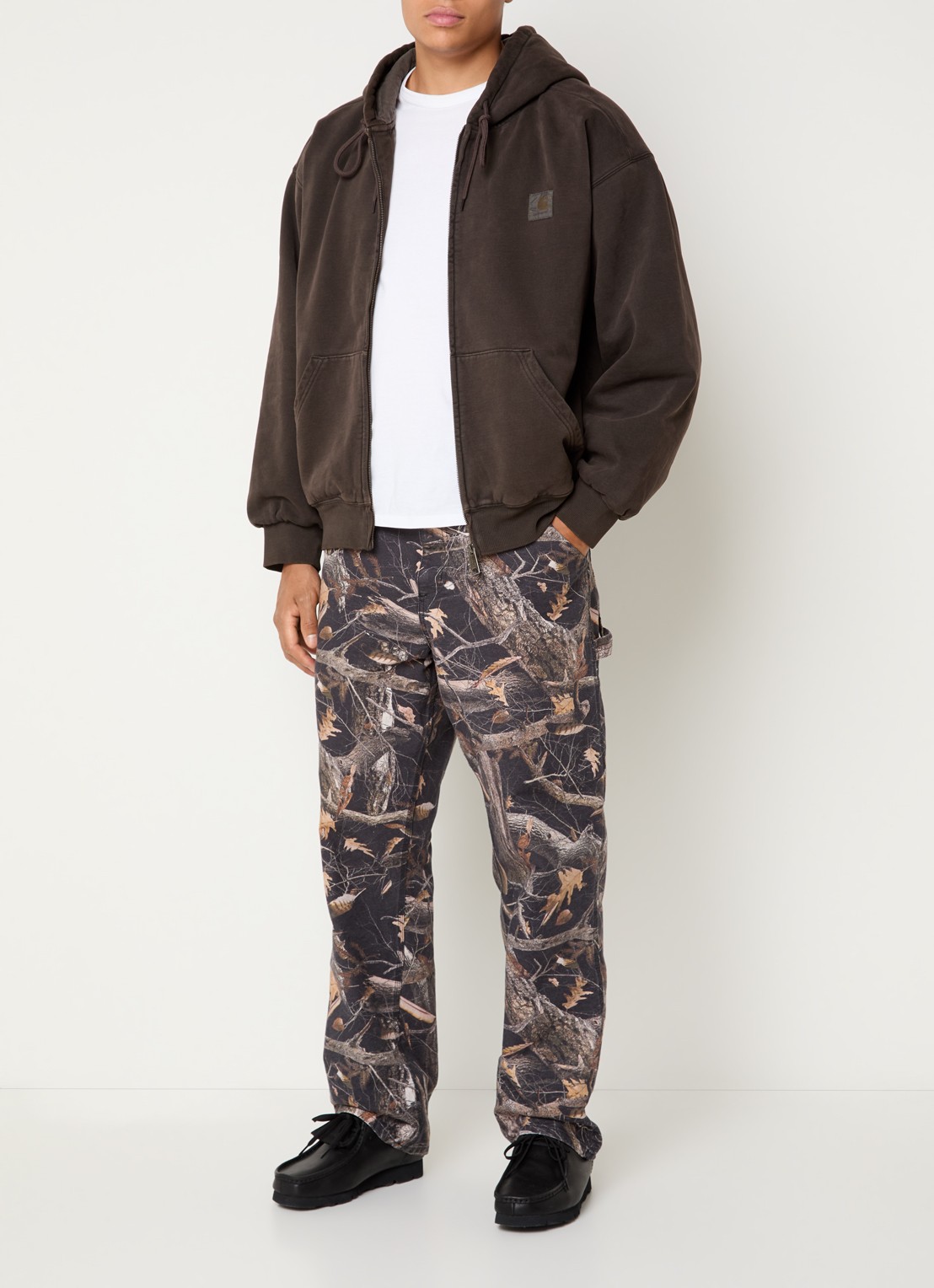 Carhartt WIP Sweatvest met logo en steekzakken - voorkant 5 donkerbruin