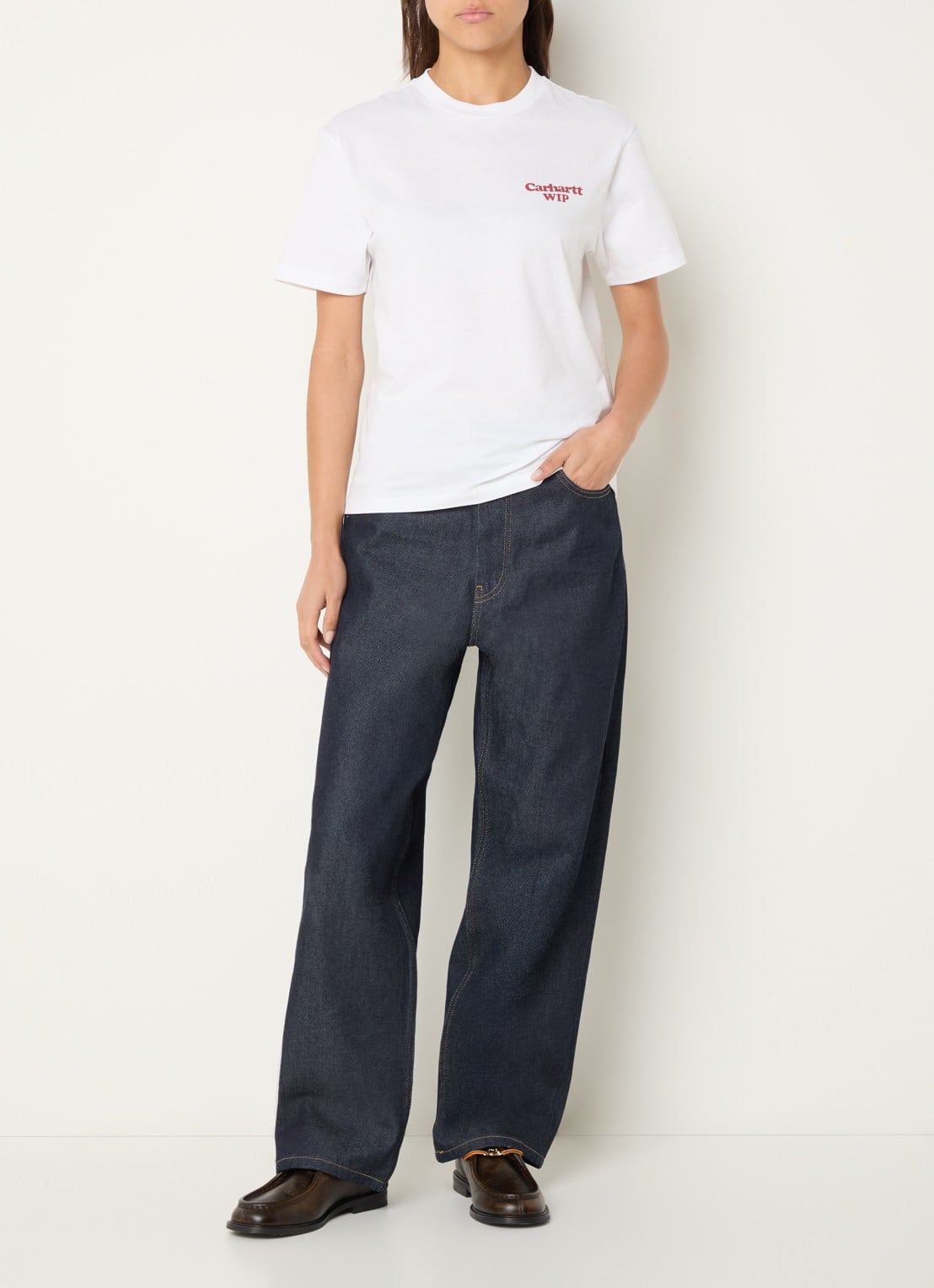 Carhartt WIP T-shirt met logo- en backprint - voorkant 3 wit