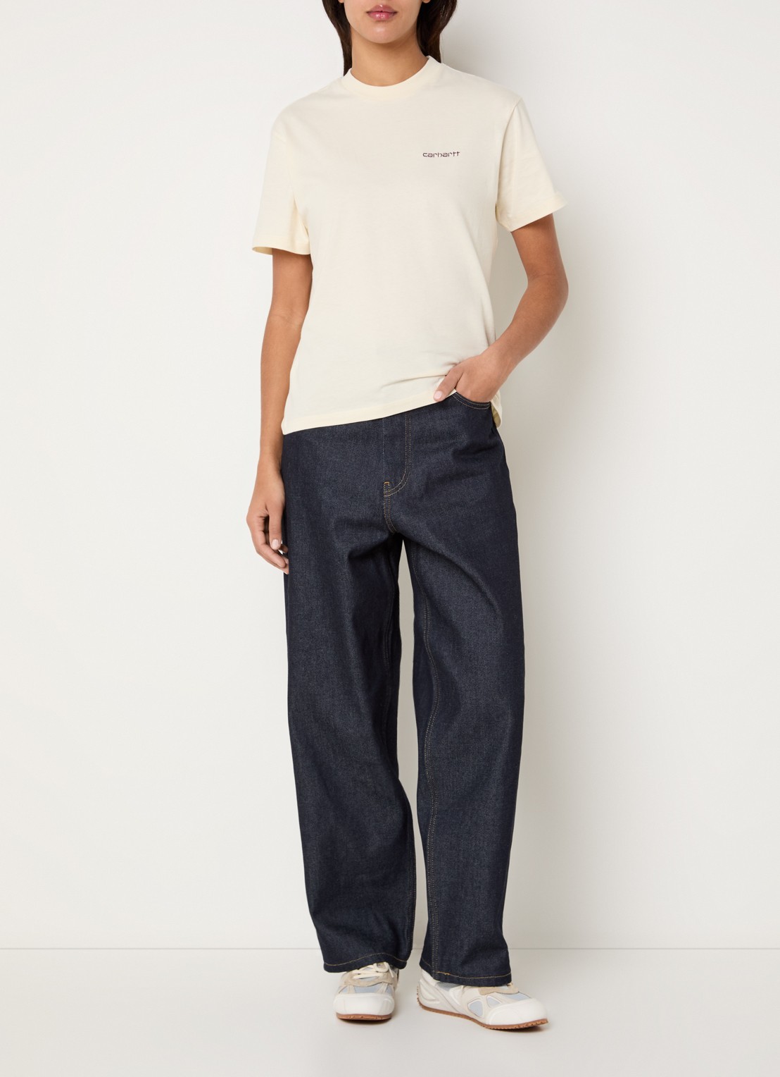 Carhartt WIP T-shirt met logo - voorkant 3 lichtgeel