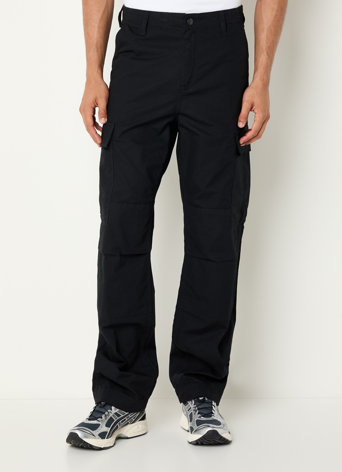 Carhartt WIP Tapered fit cargobroek met opgestikte zakken - detail 3 zwart