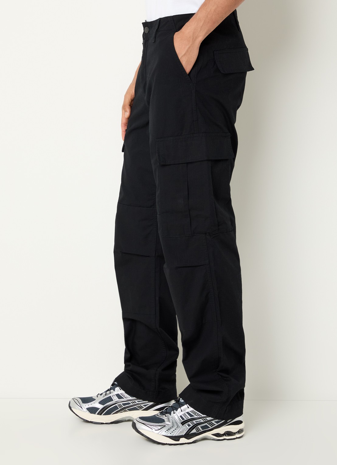 Carhartt WIP Tapered fit cargobroek met opgestikte zakken - detail 4 zwart