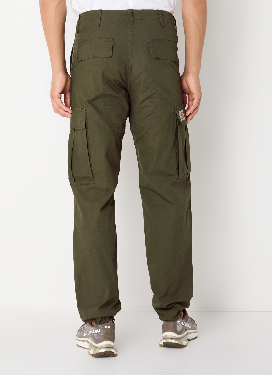 Carhartt WIP Tapered fit cargobroek met opgestikte zakken - achterkant 5 bruin