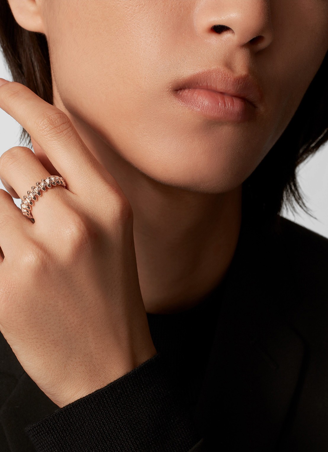 Cartier Clash de Cartier ring, klein model van 18 karaat roségoud met 0.31 ct diamant CRN4796100 - voorkant 2 roségoud