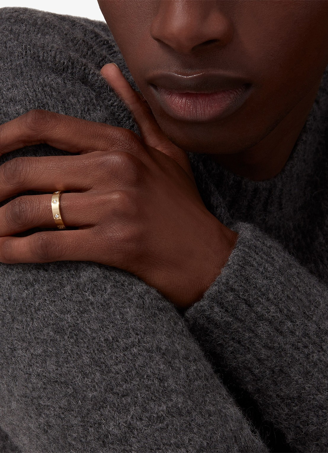 Cartier LOVE trouwring, klein model van 18 karaat geelgoud met 0.19 ct diamant CRB4056200 - achterkant 8 geelgoud