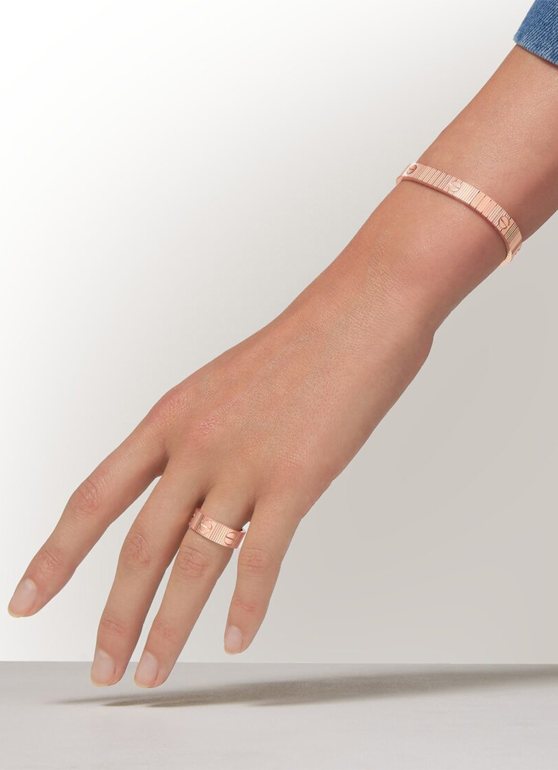 Cartier LOVE Unlimited ring van 18 karaat roségoud CRB42476 - detail 4 roségoud
