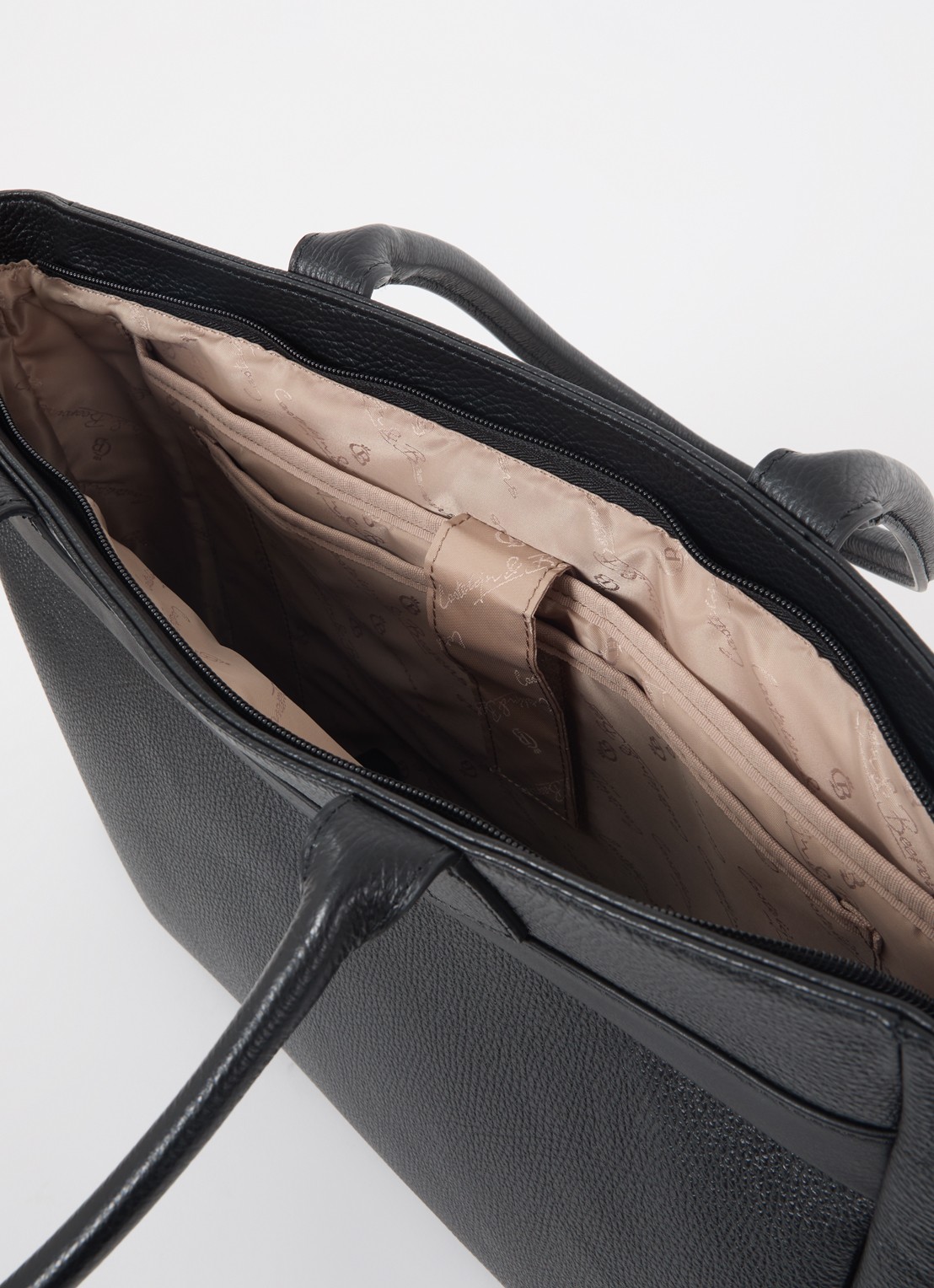 Castelijn & Beerens Anna schoudertas van leer met 15,6 inch laptopvak - detail 2 zwart