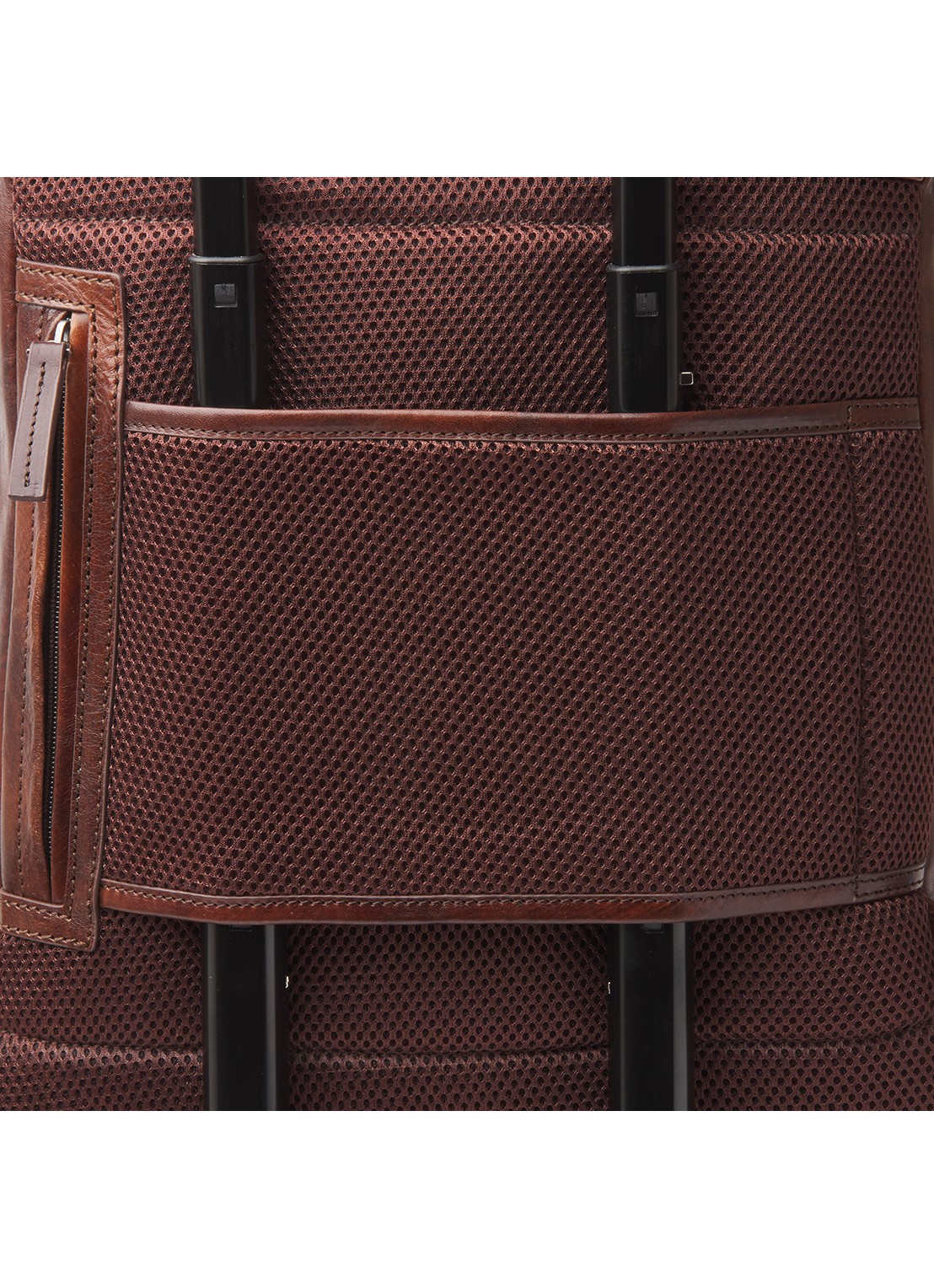 Castelijn & Beerens Rien rugzak van leer met 15,6 inch laptopvak - detail 7 cognac