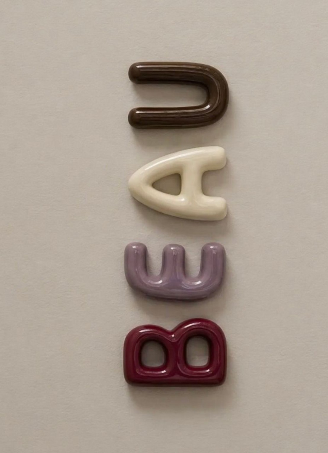 Ceramics by Romy Letter A hanger 10 cm - achterkant gebroken wit