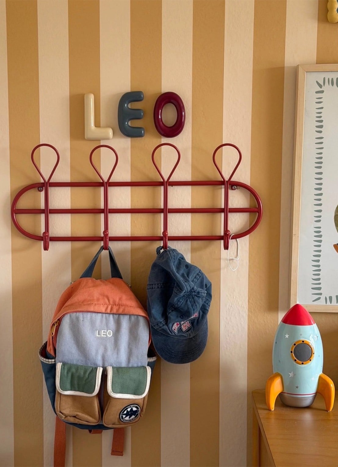 Ceramics by Romy Letter O hanger 10 cm - detail 4 bordeauxrood