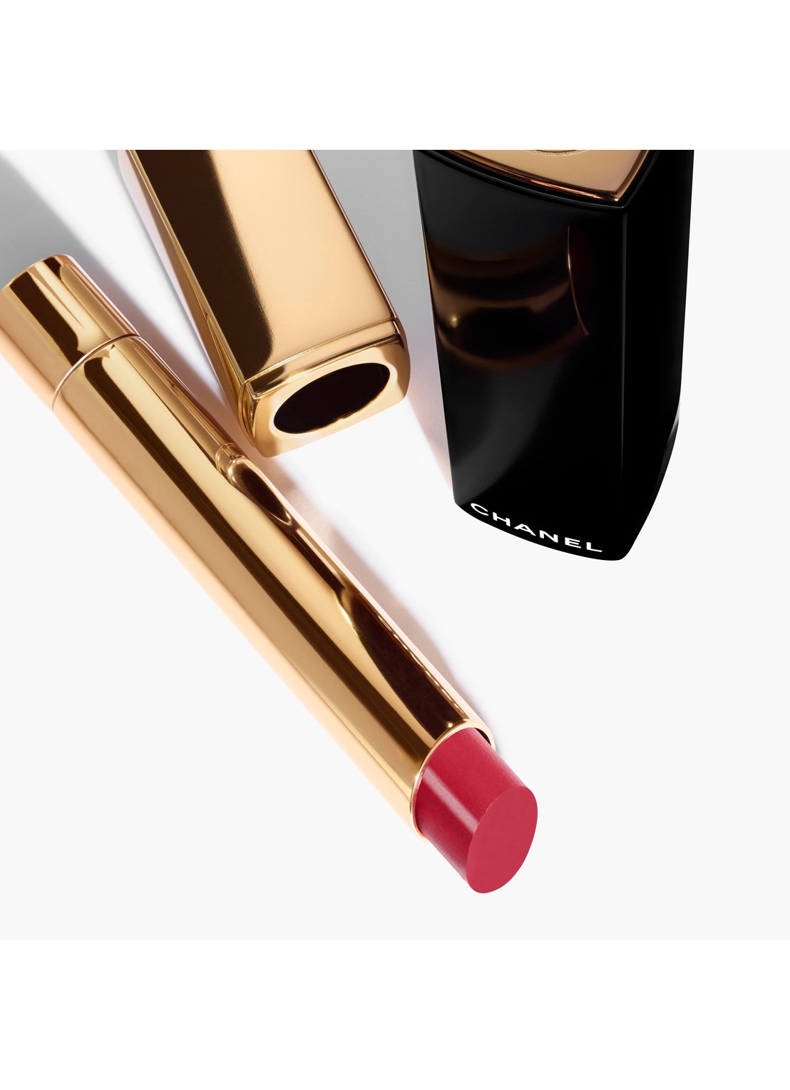 CHANEL BIJZONDER INTENSE LIPPENSTIFT. EXTRACT VAN LICHT EN VERZORGING. NAVULBAAR - achterkant 832 rouge libre 