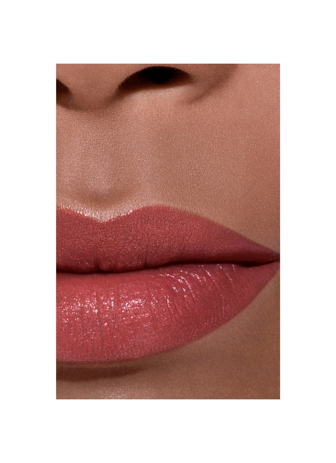 CHANEL DE LANGHOUDENDE HYDRATERENDE EN GLADSTRIJKENDE VERZORGENDE LIPPENSTIFT MET SATIJNGLANS - detail 4 104 mademoiselle