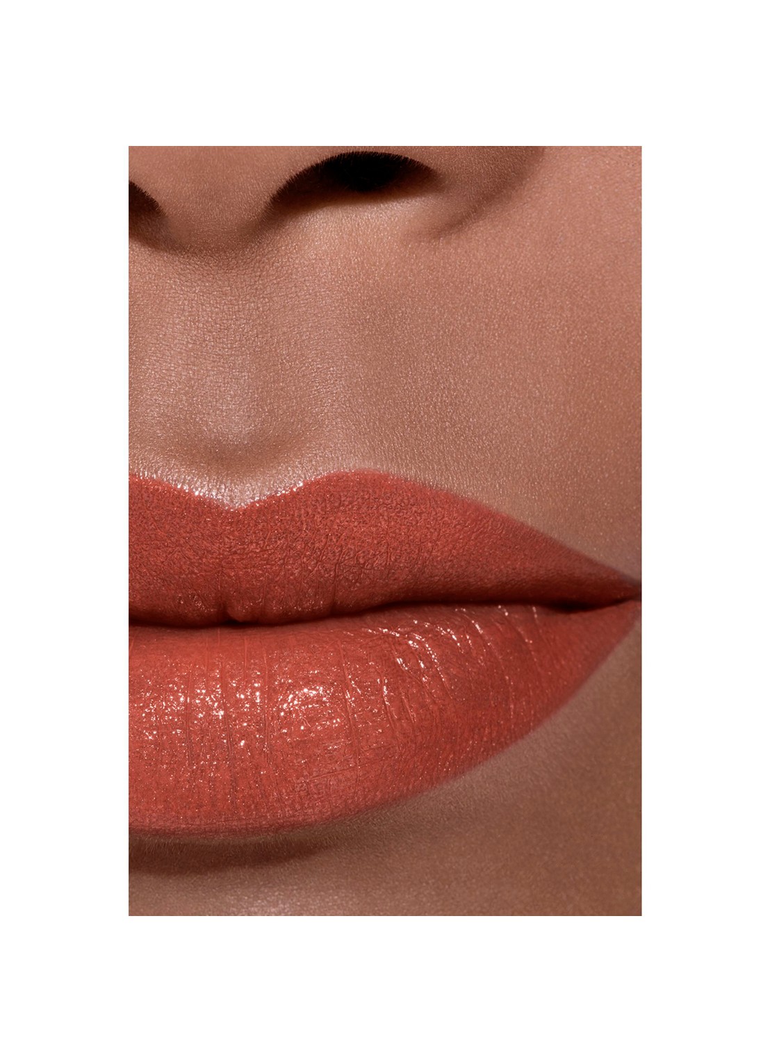 CHANEL DE LANGHOUDENDE HYDRATERENDE EN GLADSTRIJKENDE VERZORGENDE LIPPENSTIFT MET SATIJNGLANS - detail 5 106 deauville