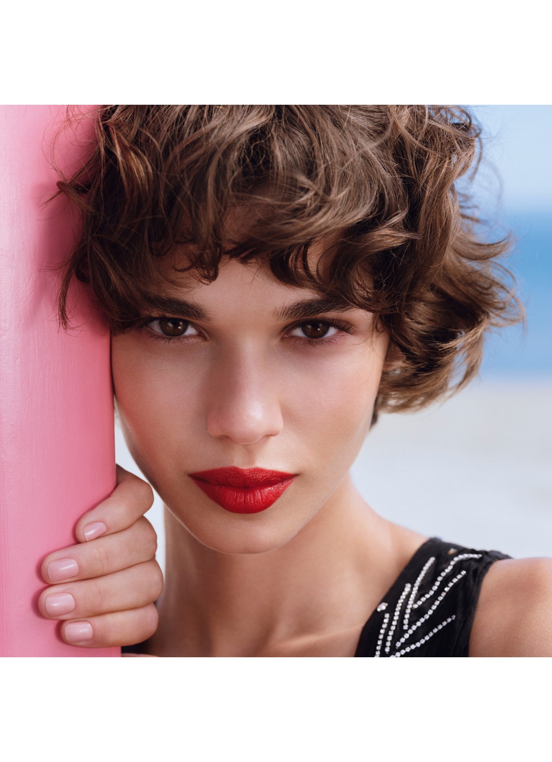 CHANEL DE LANGHOUDENDE HYDRATERENDE EN GLADSTRIJKENDE VERZORGENDE LIPPENSTIFT MET SATIJNGLANS - detail 3 118 new york