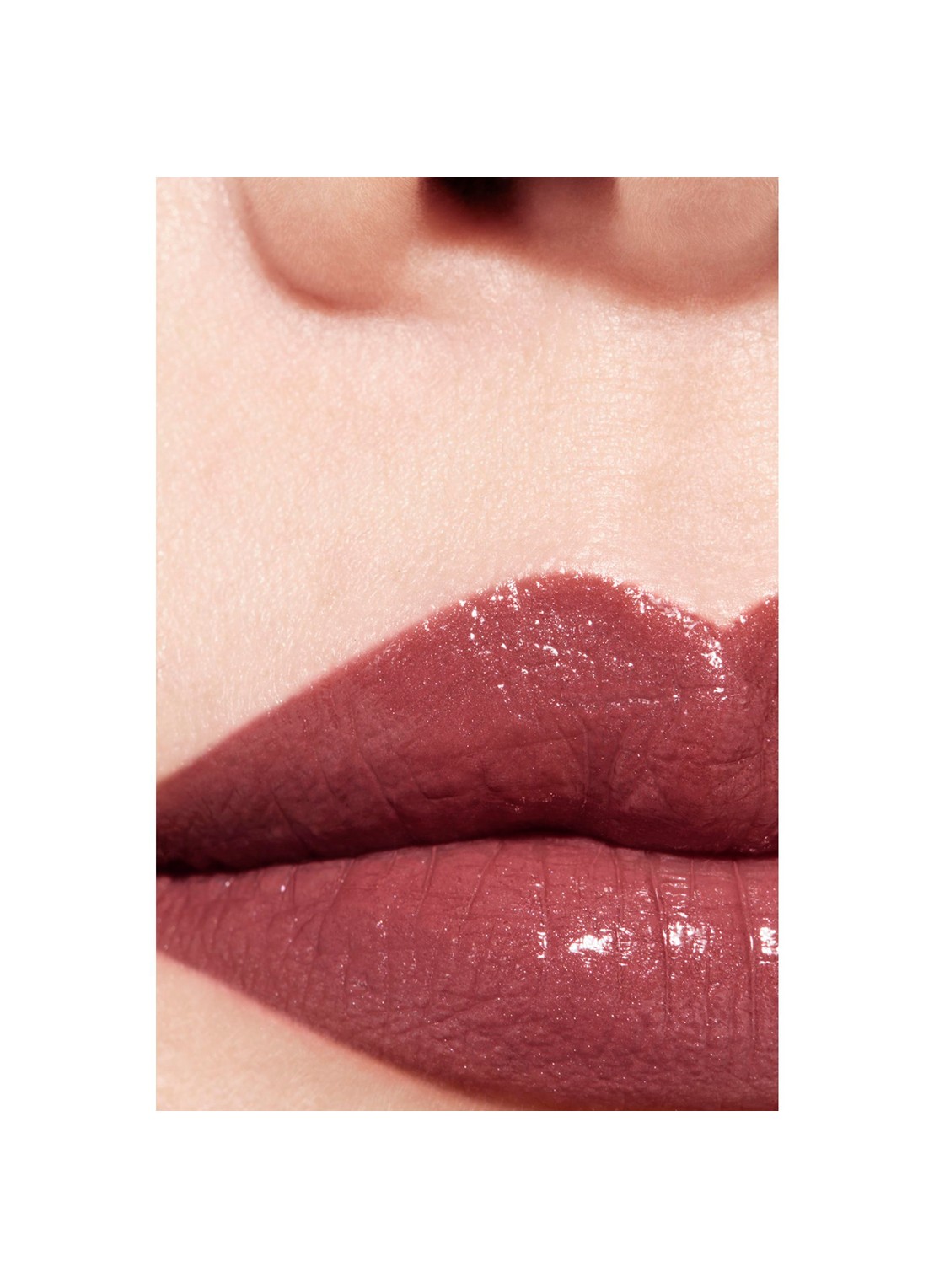 CHANEL DE LANGHOUDENDE HYDRATERENDE EN GLADSTRIJKENDE VERZORGENDE LIPPENSTIFT MET SATIJNGLANS - detail 3 134 édimbourg
