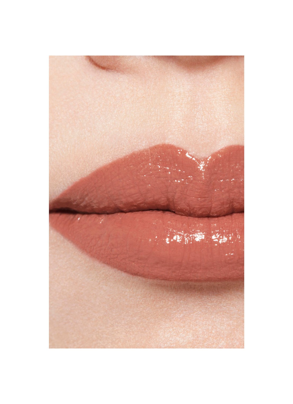 CHANEL DE UITERST LANGHOUDENDE GLANZENDE VLOEIBARE LIPPENSTIFT - detail 4 62 still 