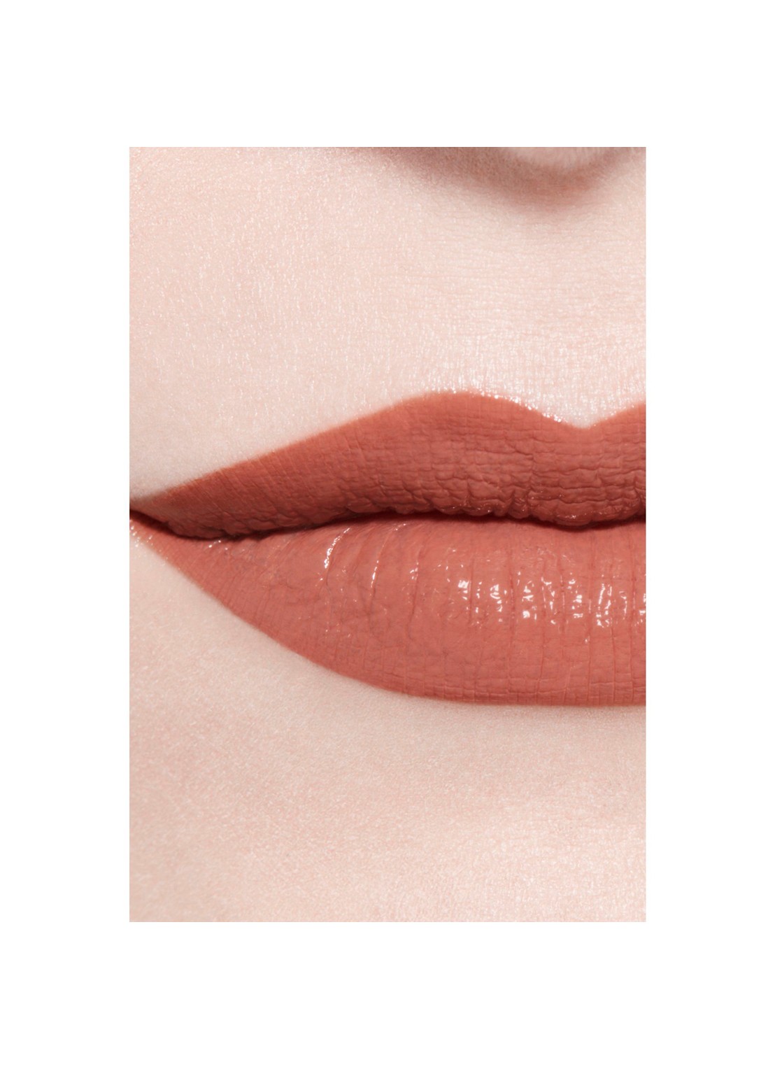CHANEL DE UITERST LANGHOUDENDE GLANZENDE VLOEIBARE LIPPENSTIFT - detail 6 62 still 