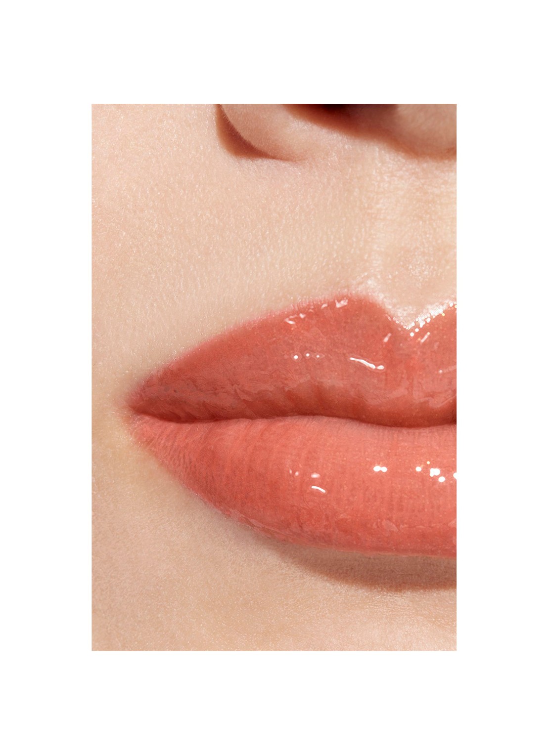 CHANEL HYDRATERENDE EN GLADSTRIJKENDE HOOGGLANS GLOSS - detail 3 443 impertinente