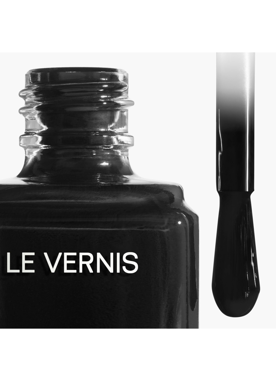 CHANEL LANGHOUDEND - detail 3 161 le diable en chanel 