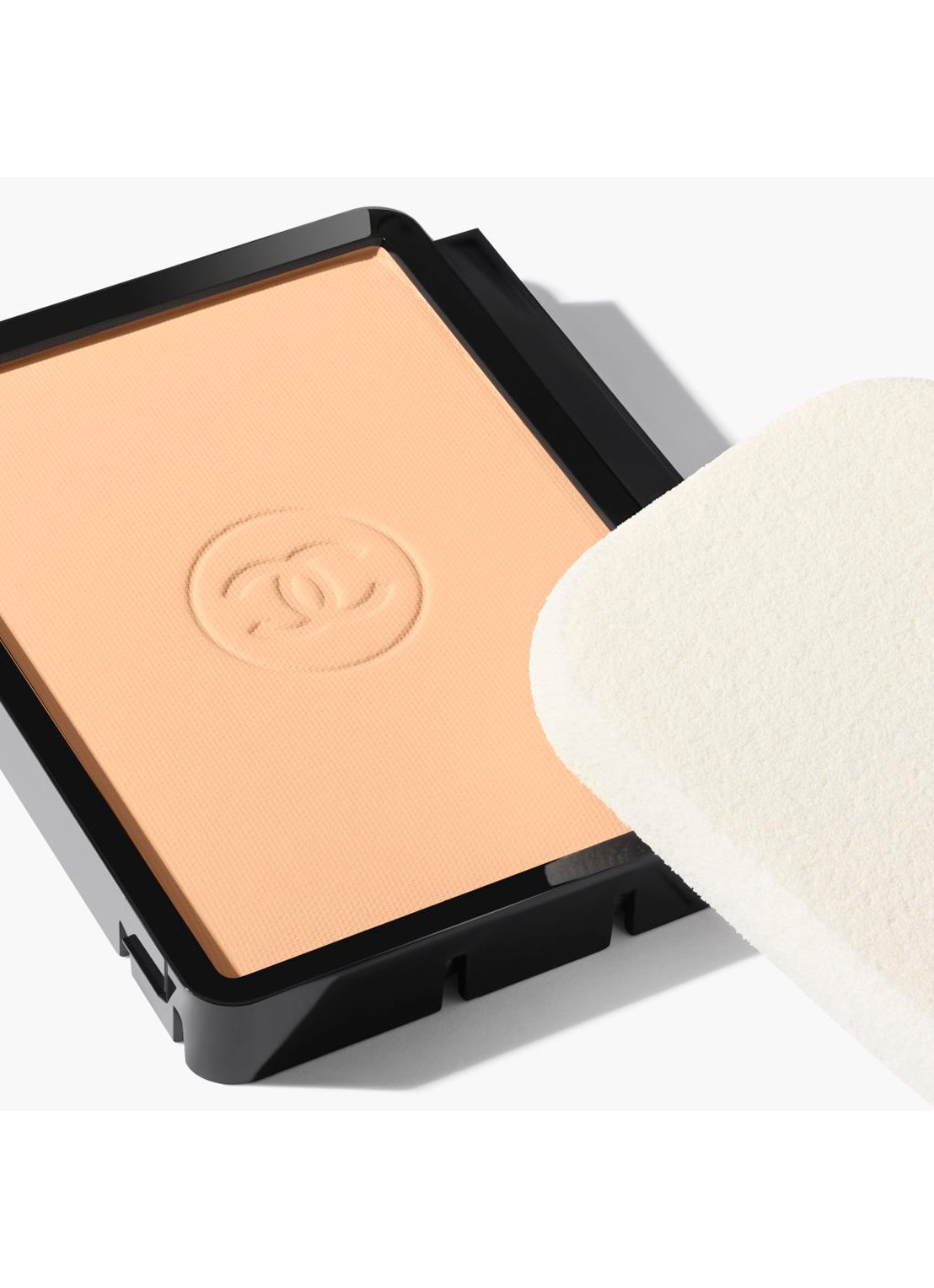 CHANEL LANGHOUDENDE UITERST COMFORTABELE COMPACTE FOUNDATION MET PERFECTE FINISH - detail 3 b30 