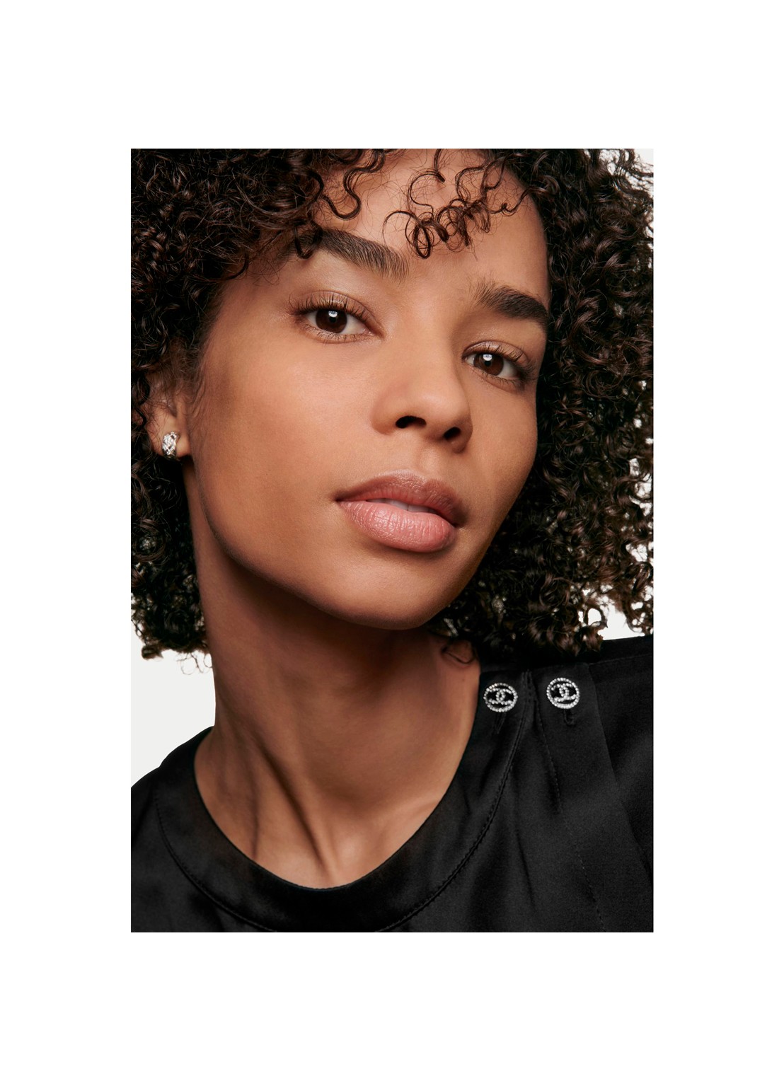 CHANEL LANGHOUDENDE UITERST COMFORTABELE COMPACTE FOUNDATION MET PERFECTE FINISH - detail 4 b70