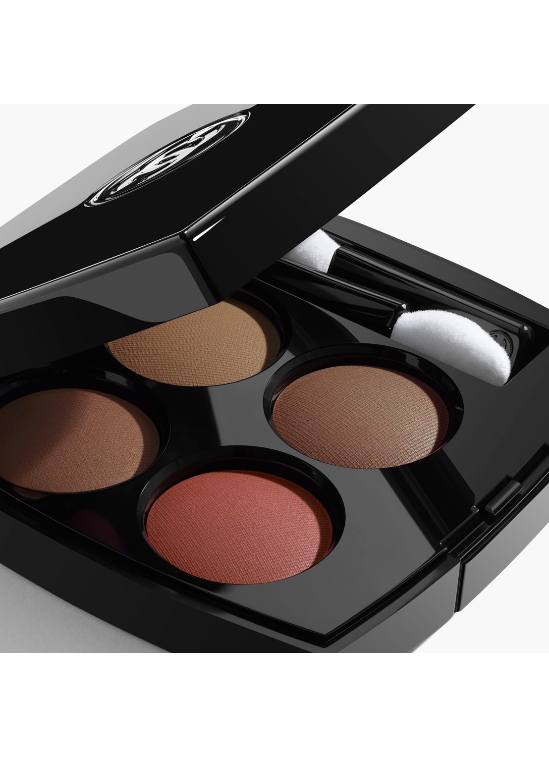 CHANEL OOGSCHADUW MET VEELZIJDIG EFFECT - achterkant 7 268 candeur et expérience