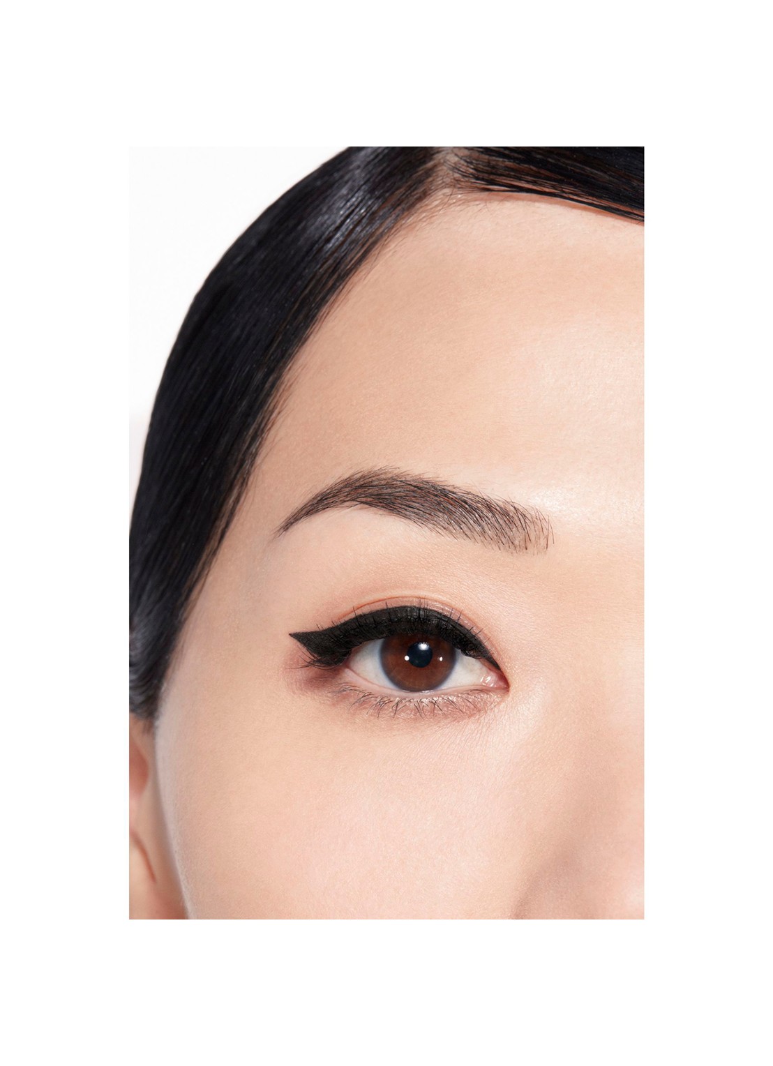CHANEL UITERST NAUWKEURIGE, VLOEIBARE, LANGHOUDENDE EYELINER DIE NIET UITLOOPT - detail 4 512 noir profond