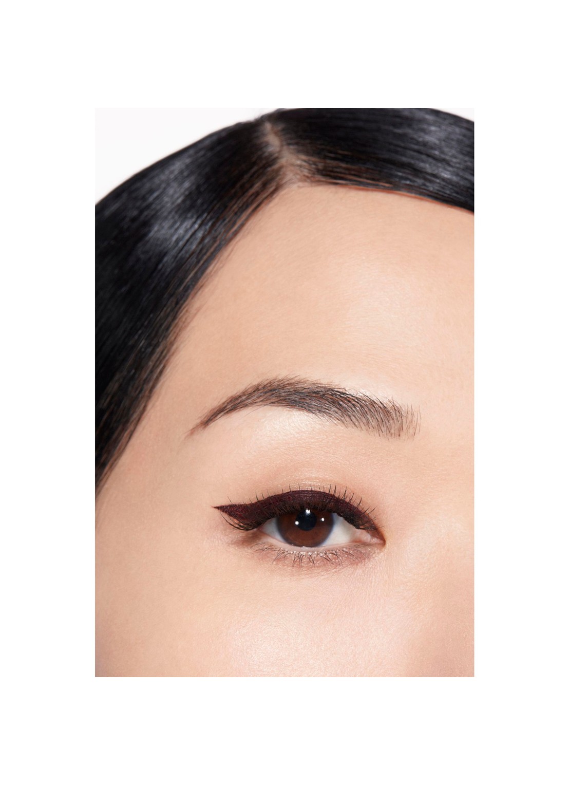 CHANEL UITERST NAUWKEURIGE, VLOEIBARE, LANGHOUDENDE EYELINER DIE NIET UITLOOPT - detail 4 516 rouge noir