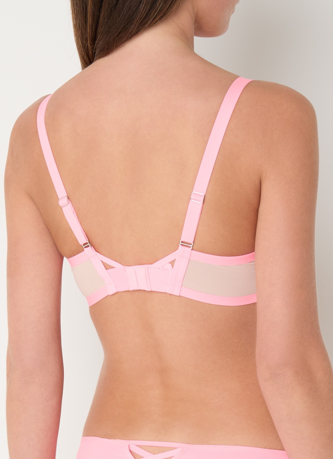 Chantelle Beugel bh van mesh met bloemborduring - achterkant roze