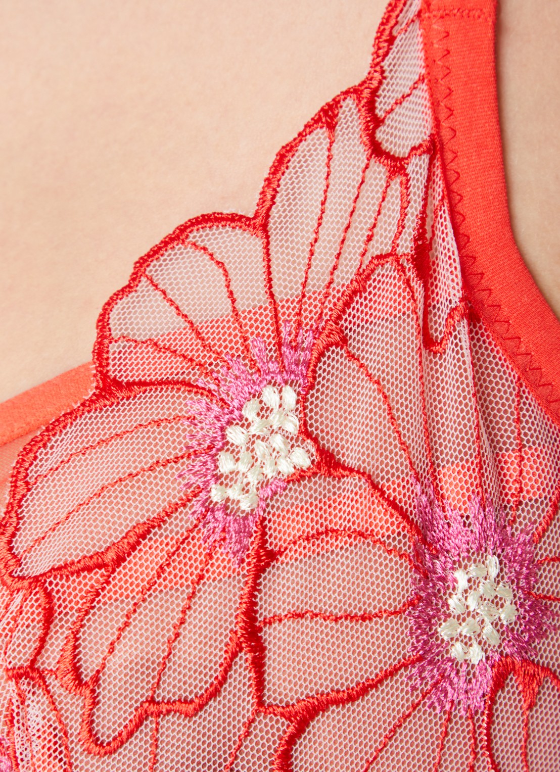 Chantelle Beugel bh van mesh met bloemborduring - detail 2 koraalrood
