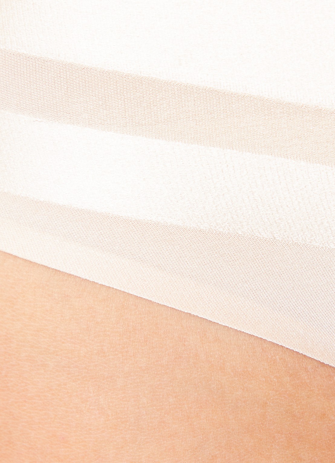 Chantelle Brilliant Shaping high waisted corrigerende slip met glanzende finish - detail 2 creme