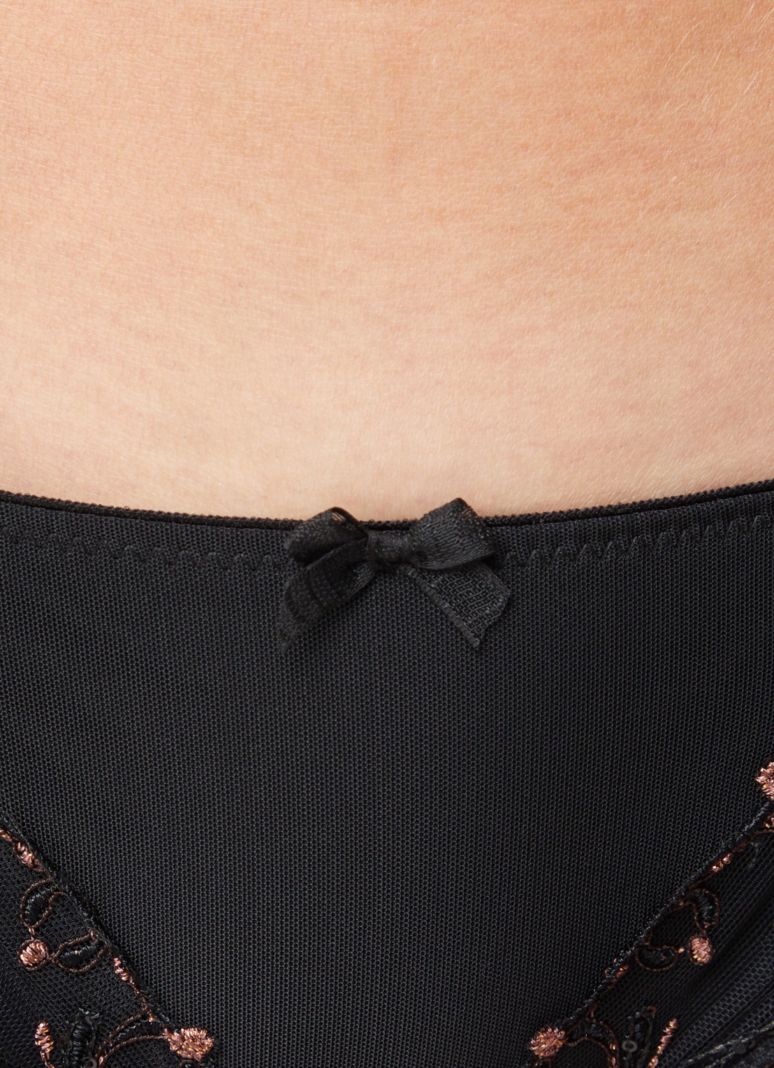 Chantelle Champs-Elysées slip met borduring - detail 4 zwart