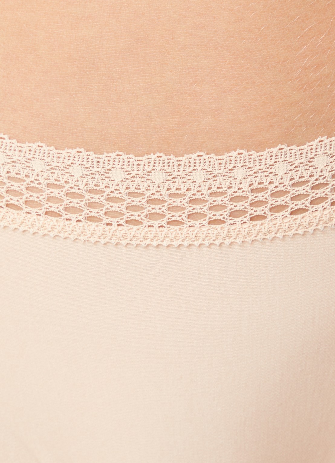 Chantelle Cozy Chic tanga met kant - detail 2 oudroze