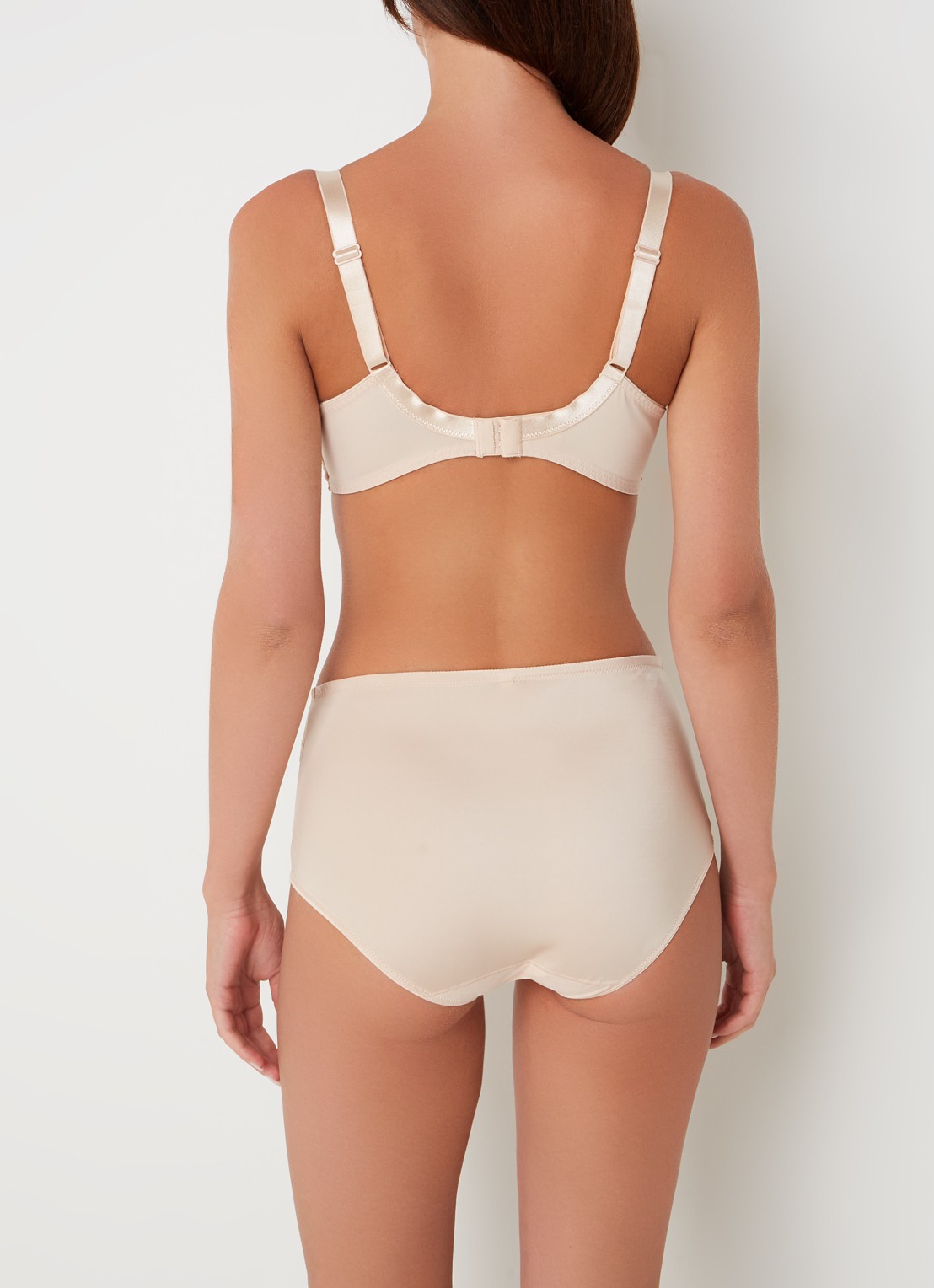 Chantelle Every Curve high waisted slip met borduring - achterkant lichtroze