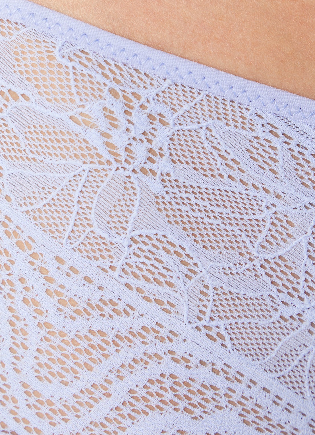 Chantelle Floral Touch shorty met kant - detail 3 lavendel