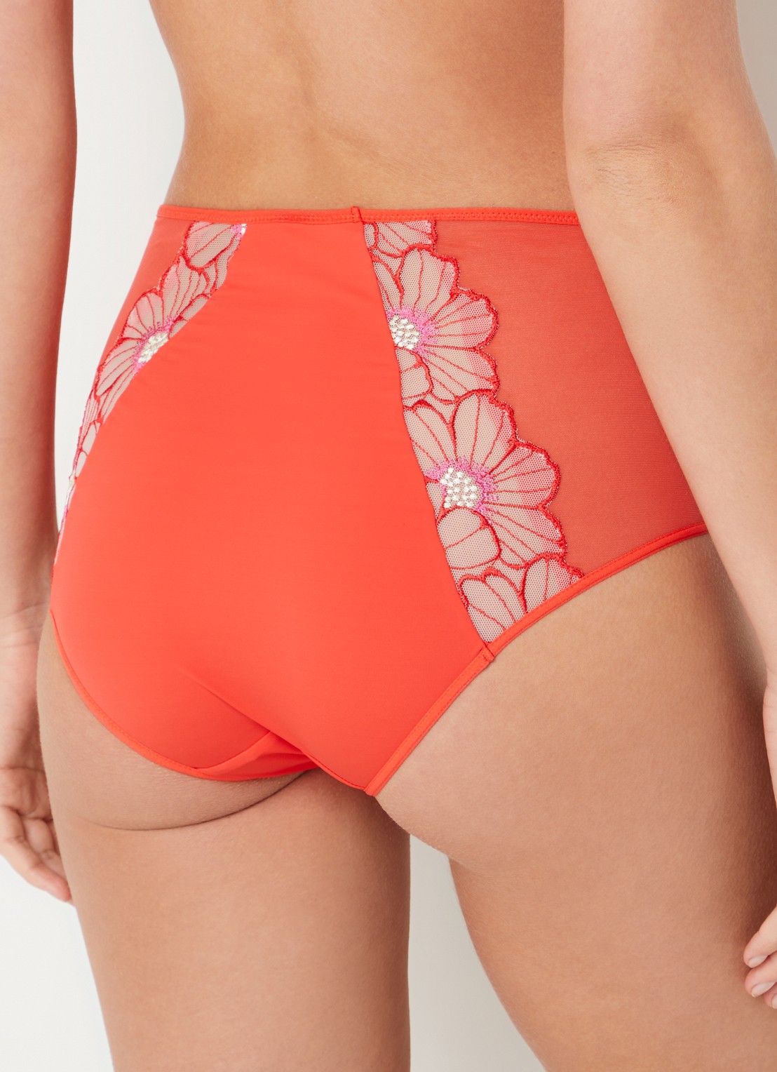 Chantelle High waist slip van mesh met bloemborduring - achterkant koraalrood