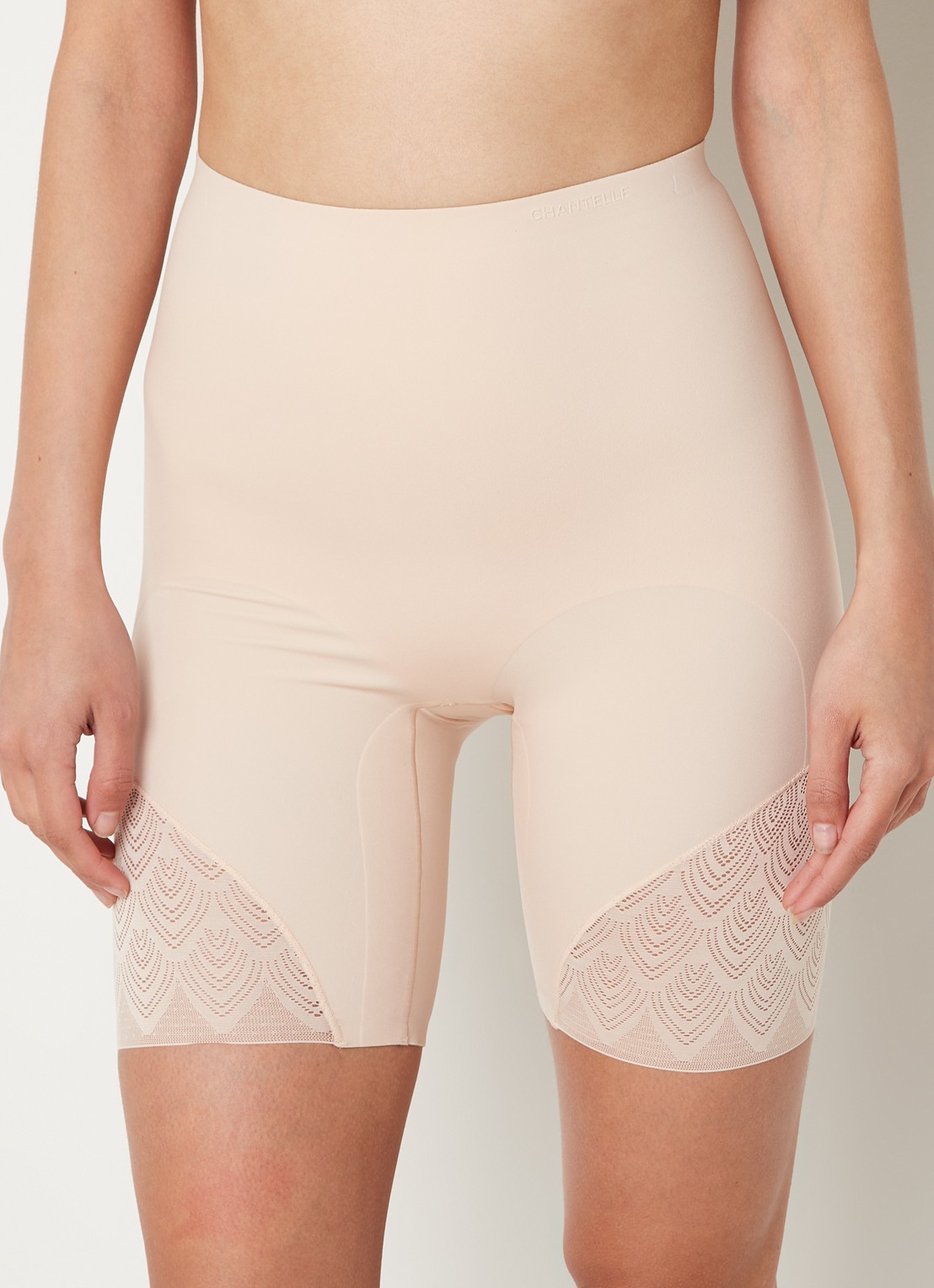 Chantelle High waisted corrigerende short met kant - detail 2 beige