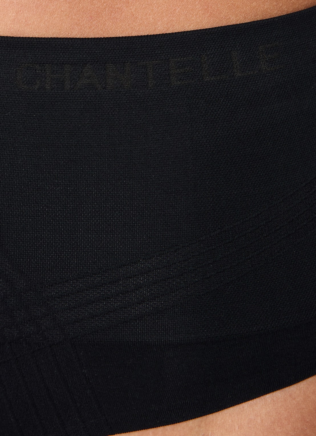 Chantelle High waisted corrigerende string - detail 3 zwart