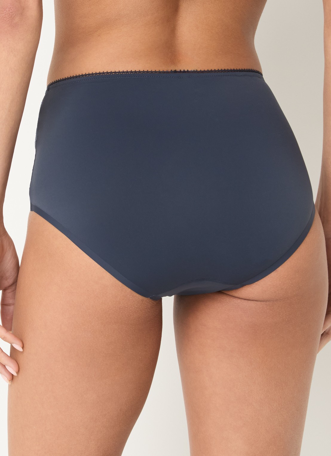 Chantelle Intrigue high waisted hipster met borduring - achterkant 4 donkerblauw