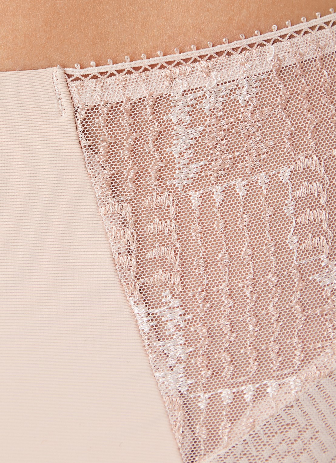 Chantelle Intrigue high waisted hipster met borduring - detail 4 lichtroze