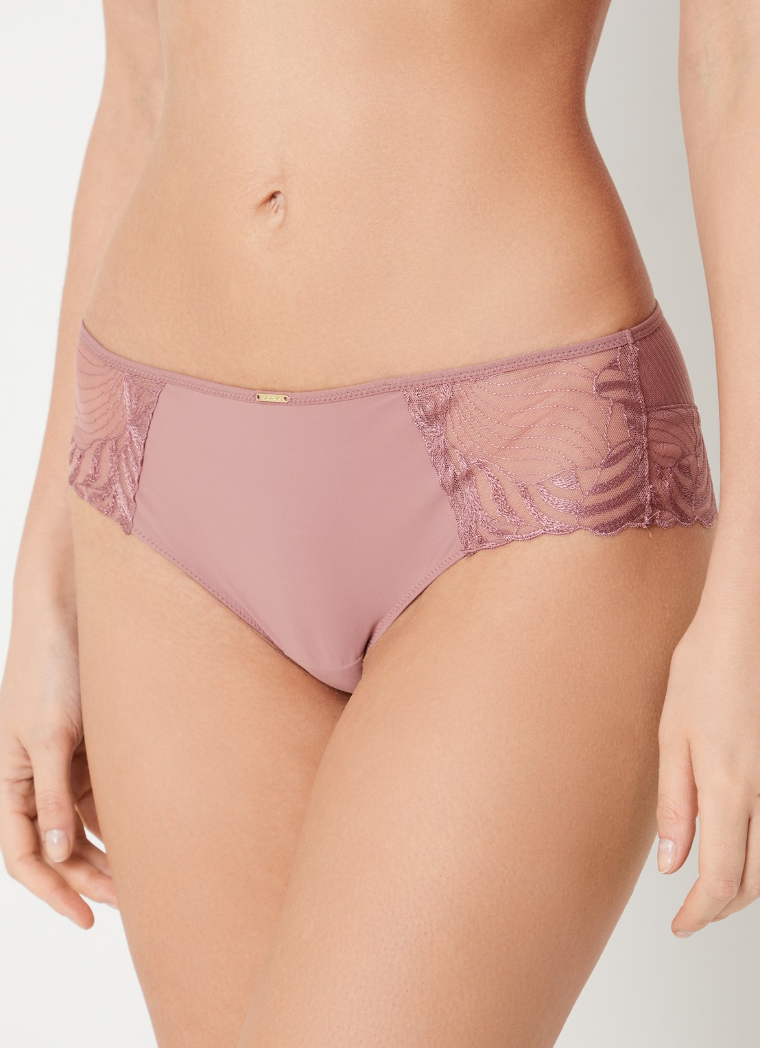 Chantelle Legend shorty van mesh met borduring - voorkant 2 roze