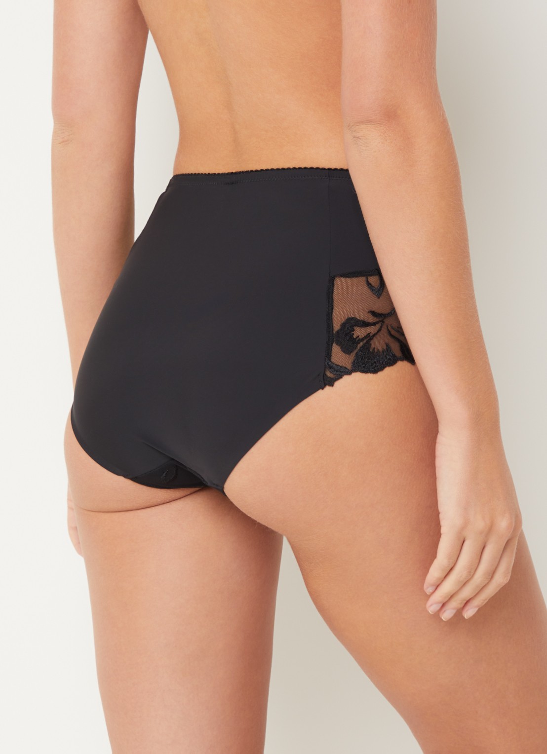 Chantelle Majestic high waisted hipster met bloemborduring - achterkant zwart