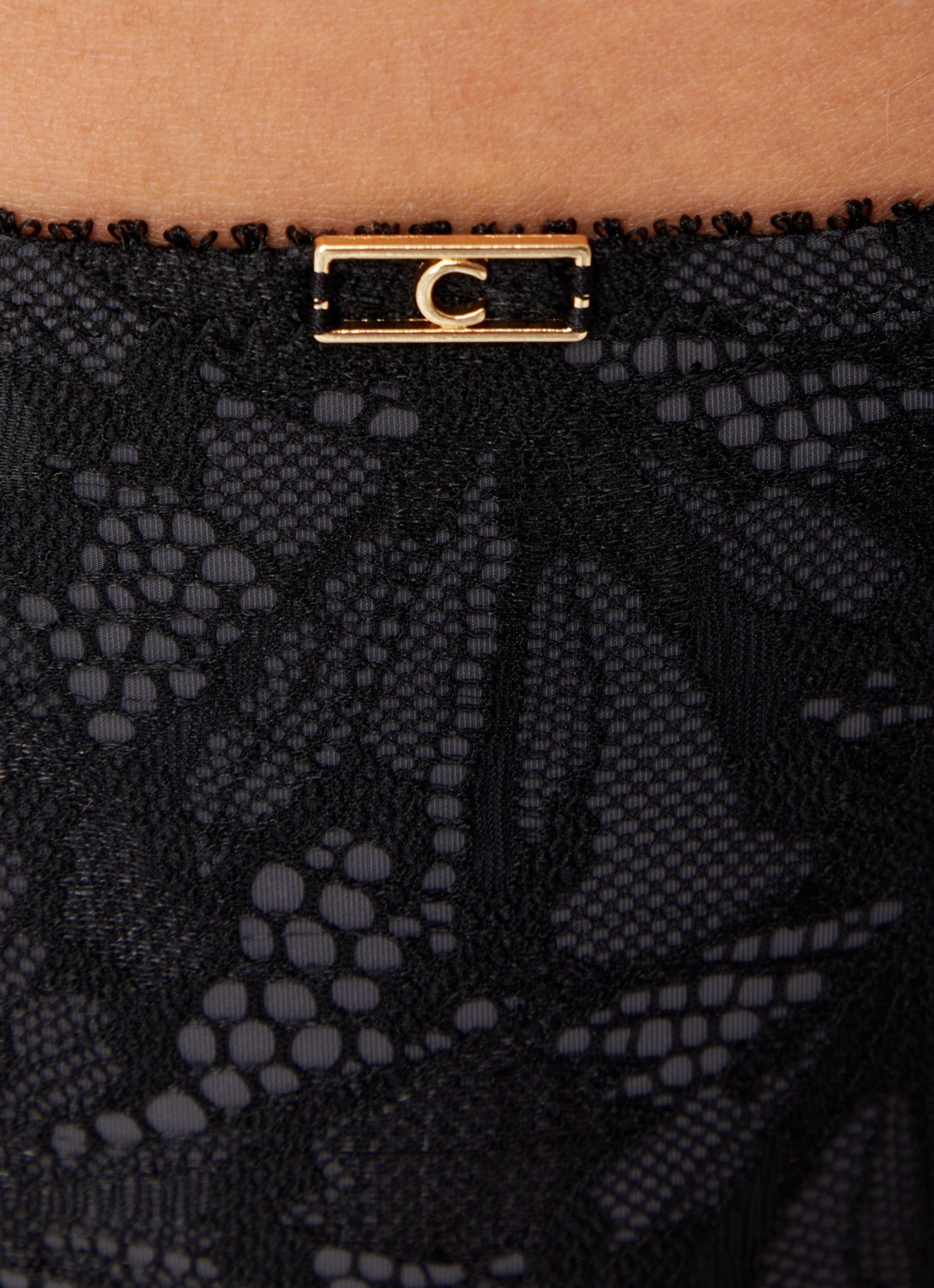 Chantelle Muse shorty van kant - detail 2 zwart