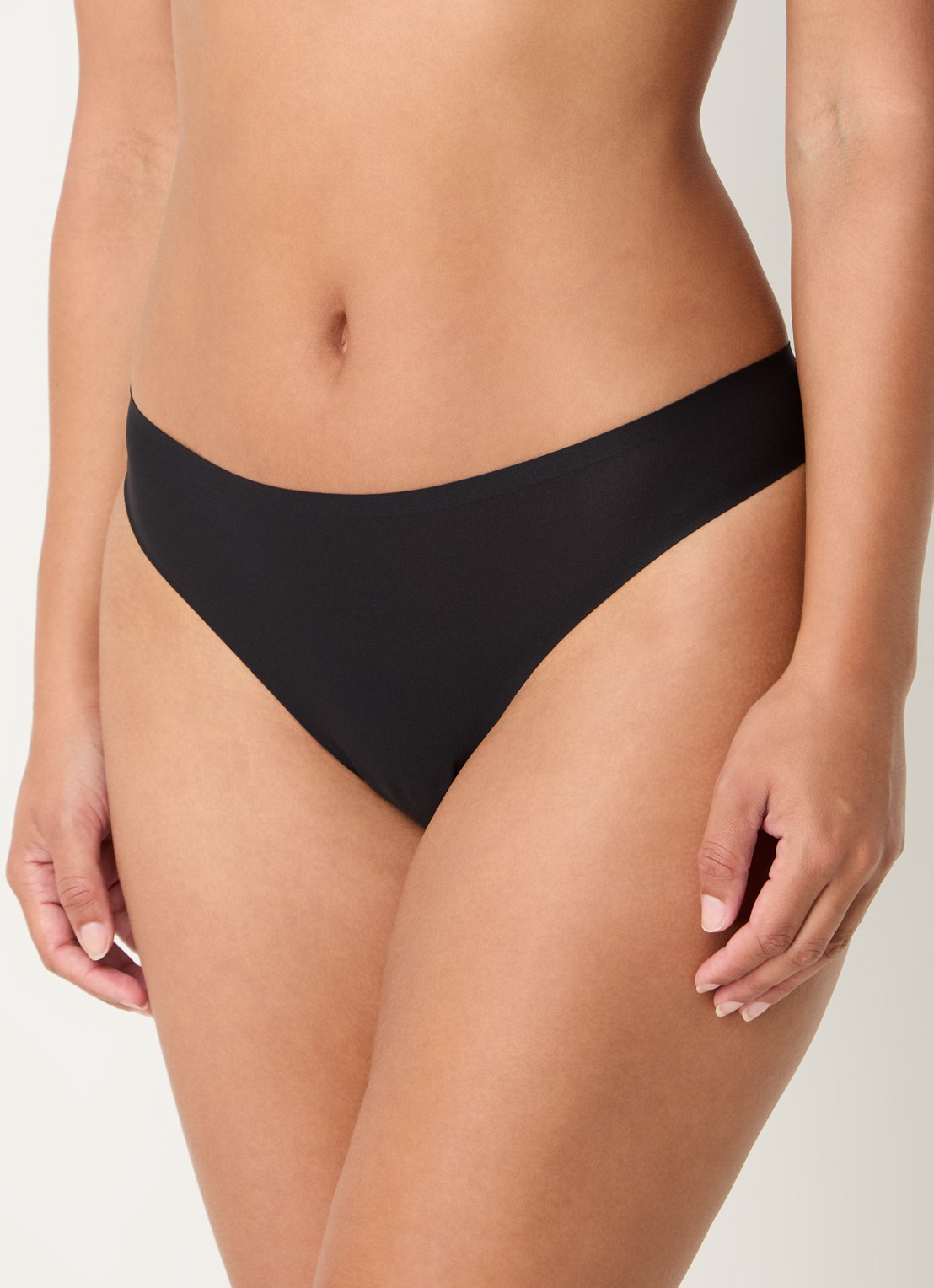 Chantelle Naadloze tanga met kant - detail 2 zwart