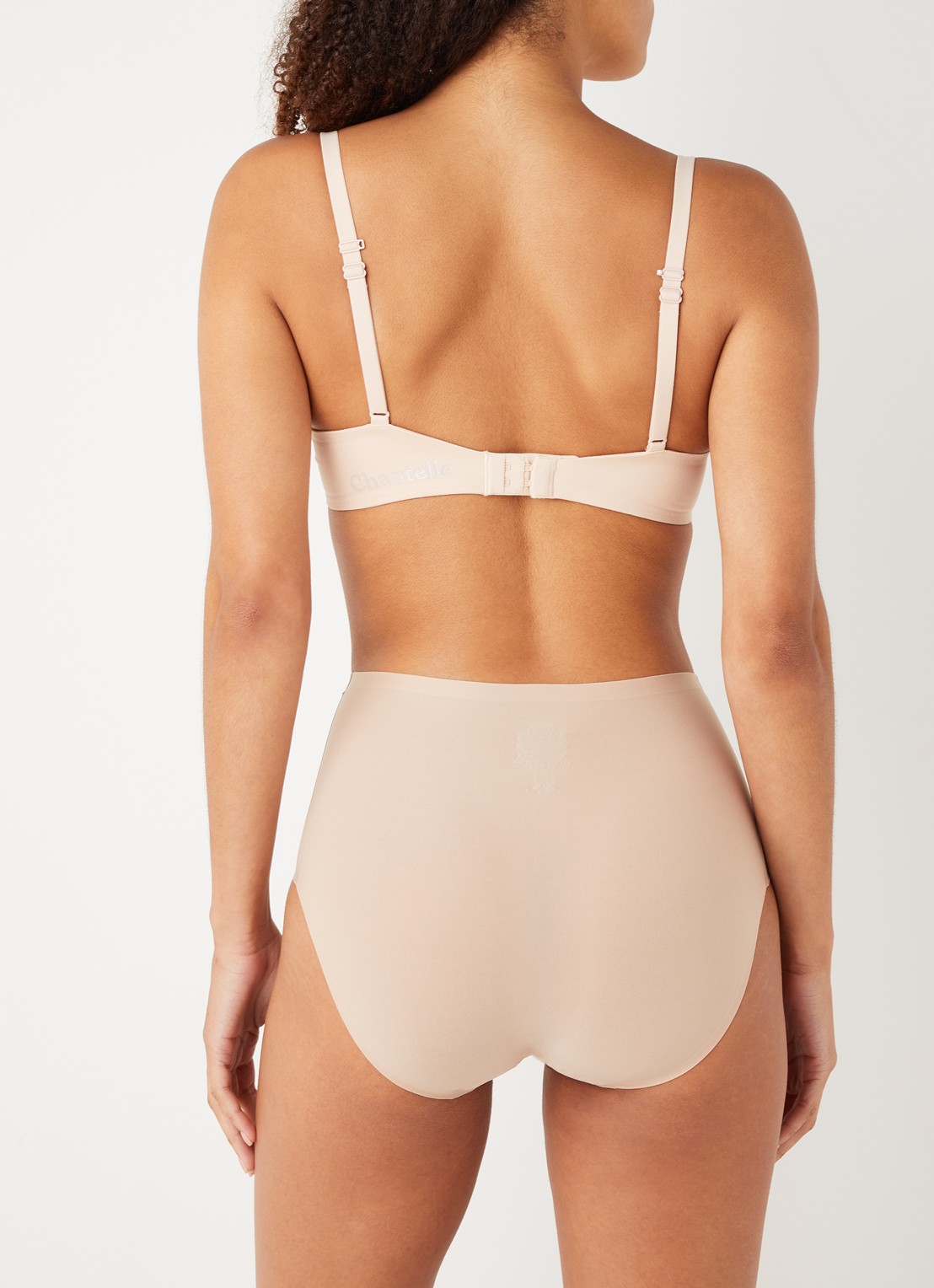 Chantelle One-size-fits-all high waisted naadloze slip - achterkant 6 beige