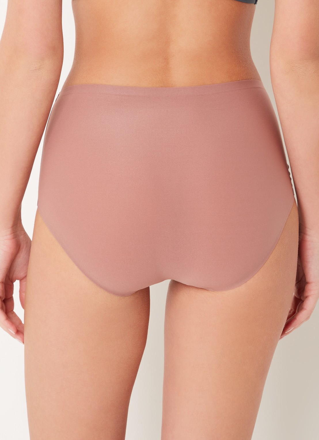 Chantelle One-size-fits-all high waisted naadloze slip - achterkant 2 oudroze
